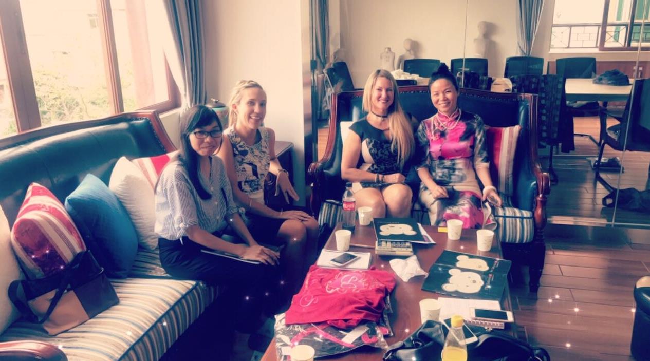 Australia customer come to visit our office place the order !!